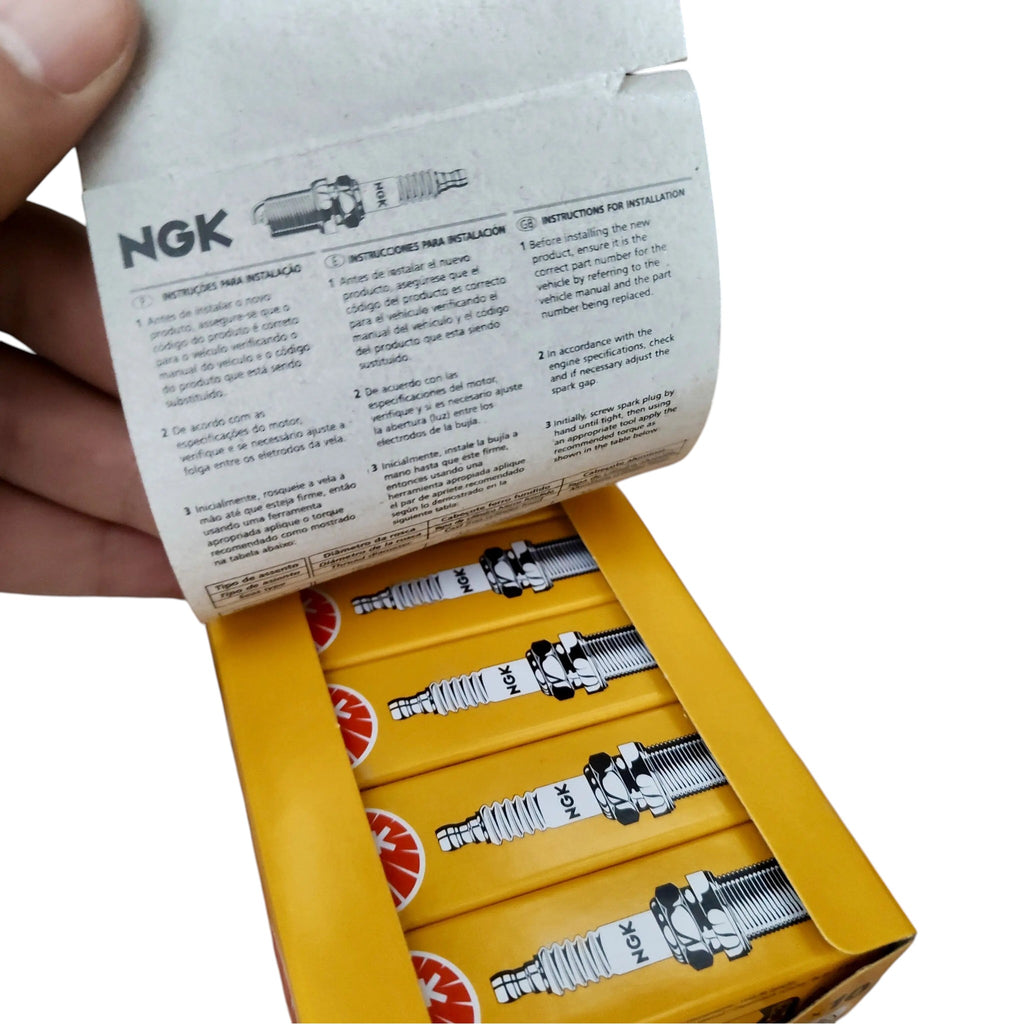 BANQIU Cambodia Co.,Ltd. 提供的 NGK 高性能摩托车和三轮车火花塞，采用黄色包装盒，附带安装说明书。